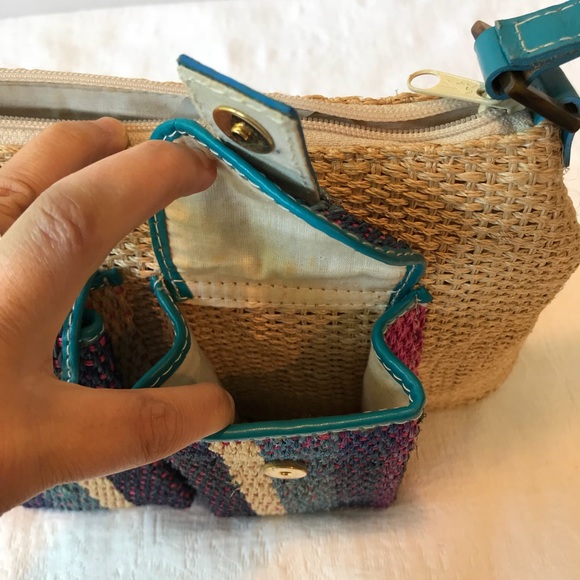 Cute Straw Summer Bag**Great Pockets!! - Picture 3 of 5